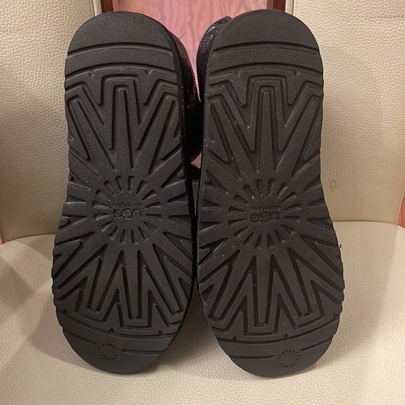 UGG Classic Sequin Short Boot size 6 - worn only once! Near new! - Picture 5 of 5